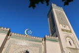 Restrictions religieuses : la Grande Mosquée de Paris dénonce un rapport sénatorial « discriminatoire »