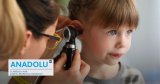 Votre enfant a mal à l’oreille ? Reconnaître les signes de l’otite moyenne et agir efficacement