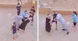 Un homme agresse violemment une femme et un enfant : la vidéo choque les internautes